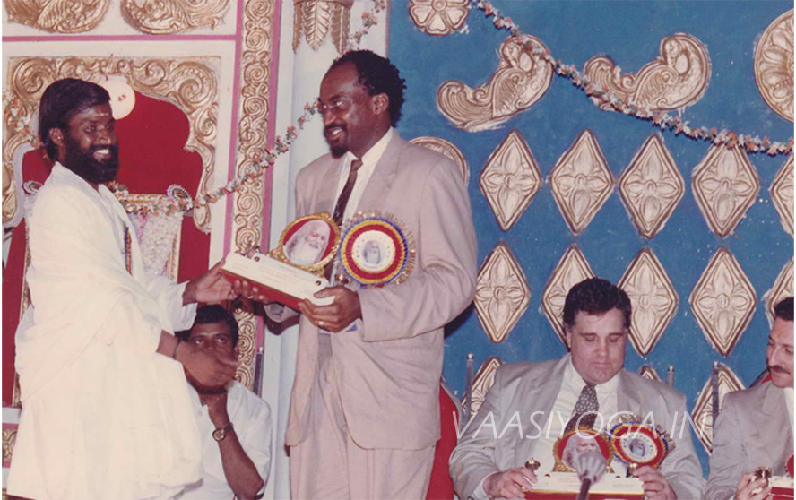 Swamiji with Foreign Dignitaries in a Function-Early Days